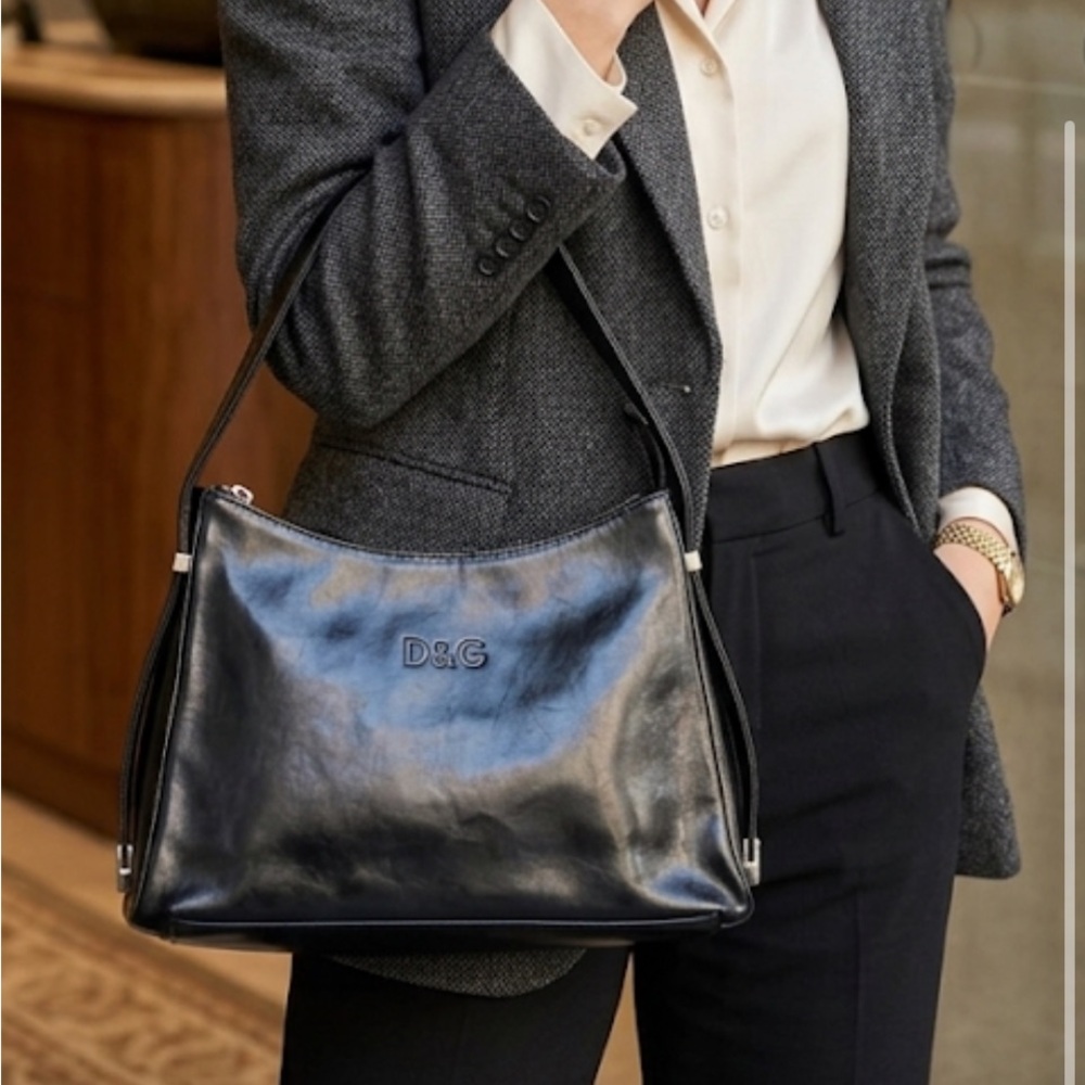 Black shoulder bag